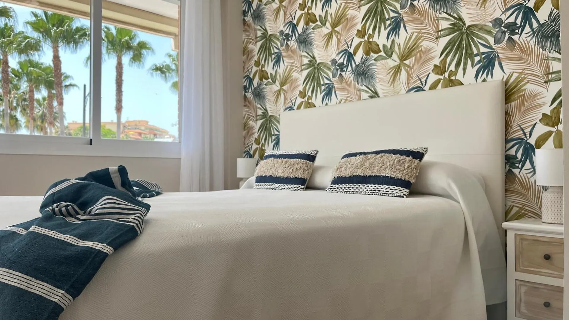 Central Park Apartment Estepona 0*,  España